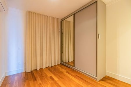 Apartamento à venda com 387m², 4 quartos e 4 vagas Apartamento à venda com 387m², 4 quartos e 4 vagasSuíte 2