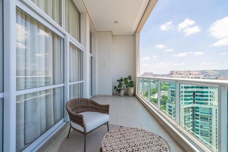 Apartamento à venda com 387m², 4 quartos e 4 vagas Apartamento à venda com 387m², 4 quartos e 4 vagasVaranda da Sala