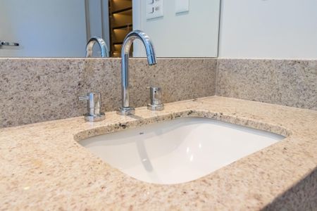 Apartamento à venda com 387m², 4 quartos e 4 vagas Apartamento à venda com 387m², 4 quartos e 4 vagasBanheiro 2 da Suíte 3