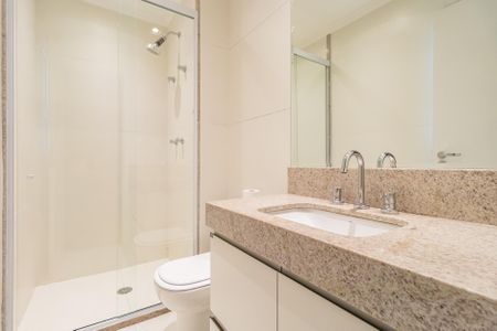 Apartamento à venda com 387m², 4 quartos e 4 vagas Apartamento à venda com 387m², 4 quartos e 4 vagasBanheiro da Suíte 2