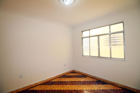 Sala de apartamento para alugar com 2 quartos, 67m² em Váz Lobo, Rio de Janeiro