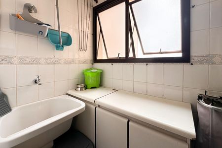 Apartamento à venda com 84m², 3 quartos e 2 vagas Apartamento à venda com 84m², 3 quartos e 2 vagasÁrea de Serviço