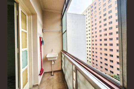 Apartamento à venda com 42m², 1 quarto e sem vaga Apartamento à venda com 42m², 1 quarto e sem vagaSacada/Lavandeira