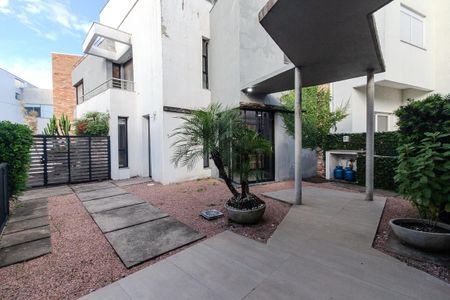 Casa de condomínio à venda com 245m², 3 quartos e 2 vagas Casa de condomínio à venda com 245m², 3 quartos e 2 vagasQuintal