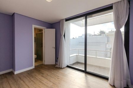 Casa de condomínio à venda com 245m², 3 quartos e 2 vagas Casa de condomínio à venda com 245m², 3 quartos e 2 vagasSuíte 1