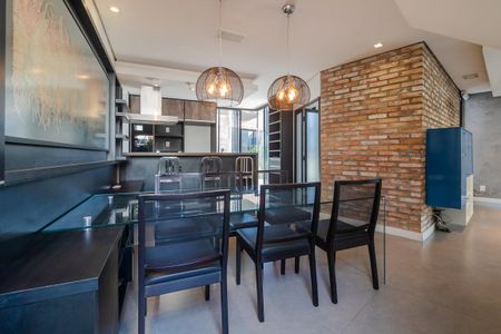 Casa de condomínio à venda com 245m², 3 quartos e 2 vagas Casa de condomínio à venda com 245m², 3 quartos e 2 vagasSala