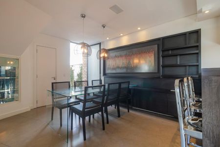 Casa de condomínio à venda com 245m², 3 quartos e 2 vagas Casa de condomínio à venda com 245m², 3 quartos e 2 vagasSala