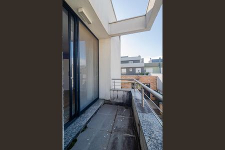 Casa de condomínio à venda com 245m², 3 quartos e 2 vagas Casa de condomínio à venda com 245m², 3 quartos e 2 vagasVaranda Suíte 3