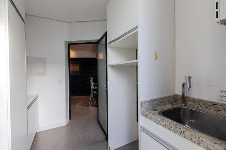 Casa de condomínio à venda com 245m², 3 quartos e 2 vagas Casa de condomínio à venda com 245m², 3 quartos e 2 vagasÁrea de Serviço