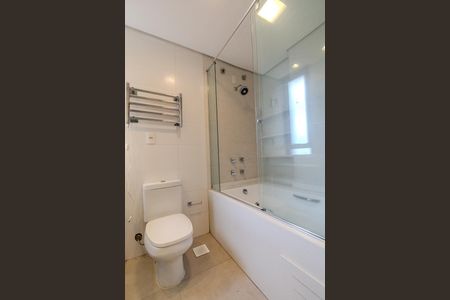Casa de condomínio à venda com 245m², 3 quartos e 2 vagas Casa de condomínio à venda com 245m², 3 quartos e 2 vagasBanheiro da Suíte 3
