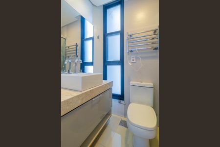 Casa de condomínio à venda com 245m², 3 quartos e 2 vagas Casa de condomínio à venda com 245m², 3 quartos e 2 vagasBanheiro Suíte 3