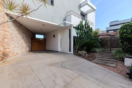 Casa de condomínio à venda com 245m², 3 quartos e 2 vagas Casa de condomínio à venda com 245m², 3 quartos e 2 vagasFachada