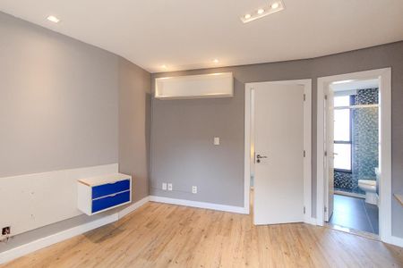 Casa de condomínio à venda com 245m², 3 quartos e 2 vagas Casa de condomínio à venda com 245m², 3 quartos e 2 vagasSuíte 2