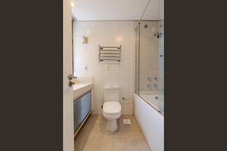 Casa de condomínio à venda com 245m², 3 quartos e 2 vagas Casa de condomínio à venda com 245m², 3 quartos e 2 vagasBanheiro da Suíte 3