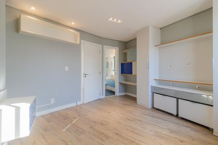 Casa de condomínio à venda com 245m², 3 quartos e 2 vagas Casa de condomínio à venda com 245m², 3 quartos e 2 vagasSuíte 2