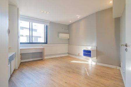 Casa de condomínio à venda com 245m², 3 quartos e 2 vagas Casa de condomínio à venda com 245m², 3 quartos e 2 vagasSuíte 2