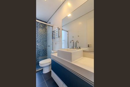Casa de condomínio à venda com 245m², 3 quartos e 2 vagas Casa de condomínio à venda com 245m², 3 quartos e 2 vagasBanheiro da Suíte 2