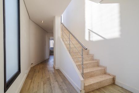 Casa de condomínio à venda com 245m², 3 quartos e 2 vagas Casa de condomínio à venda com 245m², 3 quartos e 2 vagasCorredor