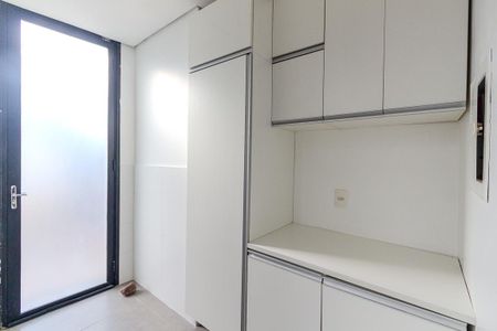 Casa de condomínio à venda com 245m², 3 quartos e 2 vagas Casa de condomínio à venda com 245m², 3 quartos e 2 vagasÁrea de Serviço