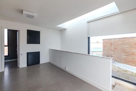 Casa de condomínio à venda com 245m², 3 quartos e 2 vagas Casa de condomínio à venda com 245m², 3 quartos e 2 vagasSala 1