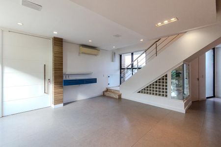 Casa de condomínio à venda com 245m², 3 quartos e 2 vagas Casa de condomínio à venda com 245m², 3 quartos e 2 vagasSala