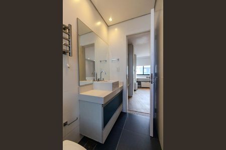 Casa de condomínio à venda com 245m², 3 quartos e 2 vagas Casa de condomínio à venda com 245m², 3 quartos e 2 vagasBanheiro da Suíte 2
