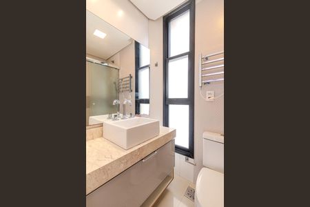 Casa de condomínio à venda com 245m², 3 quartos e 2 vagas Casa de condomínio à venda com 245m², 3 quartos e 2 vagasBanheiro da Suíte 1