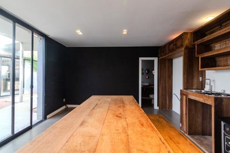 Casa de condomínio à venda com 245m², 3 quartos e 2 vagas Casa de condomínio à venda com 245m², 3 quartos e 2 vagasChurrasqueira