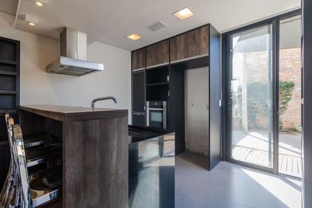 Casa de condomínio à venda com 245m², 3 quartos e 2 vagas Casa de condomínio à venda com 245m², 3 quartos e 2 vagasCozinha