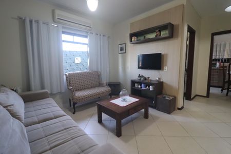 Casa à venda com 140m², 3 quartos e 2 vagasSala