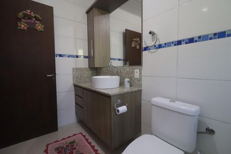 Casa à venda com 140m², 3 quartos e 2 vagasBanheiro