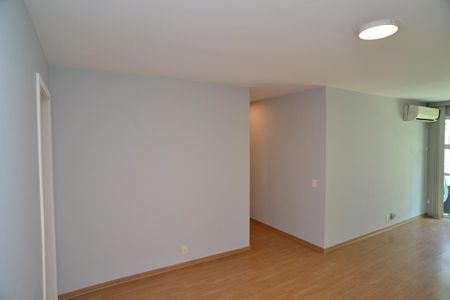 Sala de apartamento para alugar com 2 quartos, 105m² em Barra da Tijuca, Rio de Janeiro