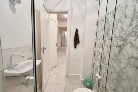 Banheiro de kitnet/studio para alugar com 1 quarto, 35m² em Copacabana, Rio de Janeiro