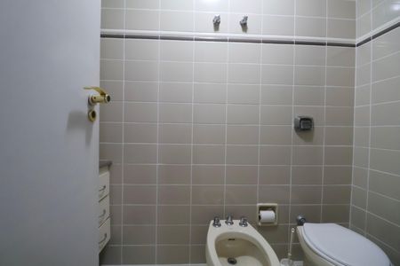 Apartamento para alugar com 220m², 4 quartos e 3 vagasBanheiro Suíte 2