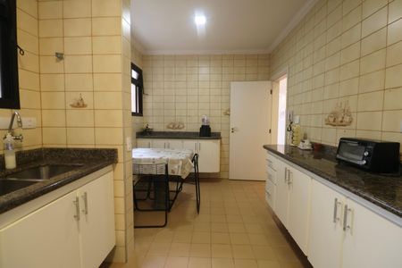 Apartamento para alugar com 220m², 4 quartos e 3 vagasCozinha