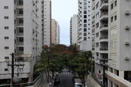 Vista de apartamento para alugar com 4 quartos, 220m² em Barra Funda, Guarujá