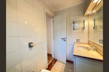 Apartamento para alugar com 200m², 4 quartos e 3 vagas Apartamento para alugar com 200m², 4 quartos e 3 vagasBanheiro da Suíte 1