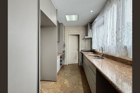 Apartamento para alugar com 200m², 4 quartos e 3 vagas Apartamento para alugar com 200m², 4 quartos e 3 vagasCozinha