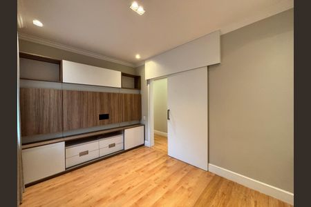 Apartamento para alugar com 200m², 4 quartos e 3 vagas Apartamento para alugar com 200m², 4 quartos e 3 vagasQuarto