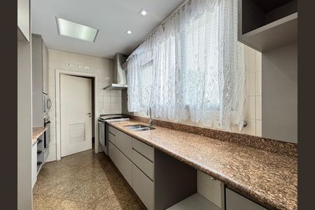 Apartamento para alugar com 200m², 4 quartos e 3 vagas Apartamento para alugar com 200m², 4 quartos e 3 vagasCozinha