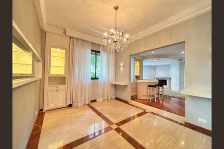 Apartamento para alugar com 200m², 4 quartos e 3 vagas Apartamento para alugar com 200m², 4 quartos e 3 vagasSala