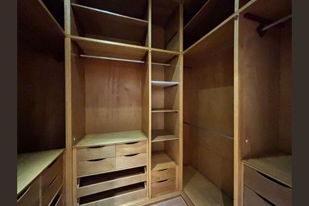 Apartamento para alugar com 200m², 4 quartos e 3 vagas Apartamento para alugar com 200m², 4 quartos e 3 vagasSuíte 3