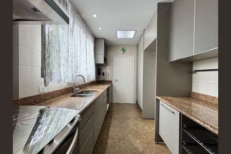 Apartamento para alugar com 200m², 4 quartos e 3 vagas Apartamento para alugar com 200m², 4 quartos e 3 vagasCozinha