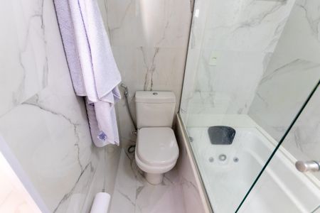 Apartamento à venda com 76m², 2 quartos e 2 vagasBanheiro da Suíte 2