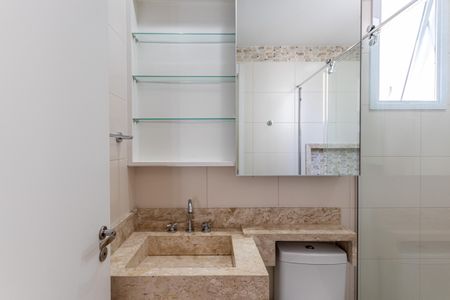 Apartamento à venda com 76m², 2 quartos e 2 vagasBanheiro da Suíte 1