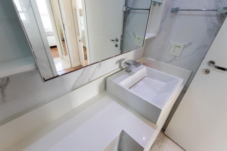 Apartamento à venda com 76m², 2 quartos e 2 vagasBanheiro da Suíte 2