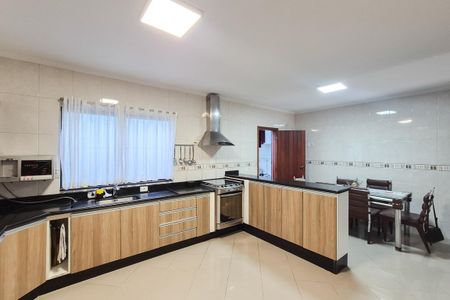 Casa à venda com 250m², 3 quartos e 5 vagas Casa à venda com 250m², 3 quartos e 5 vagasCozinha