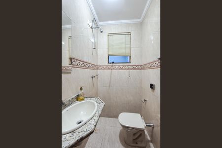 Casa à venda com 250m², 3 quartos e 5 vagas Casa à venda com 250m², 3 quartos e 5 vagasBanheiro de serviço