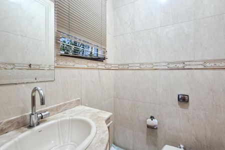 Casa à venda com 250m², 3 quartos e 5 vagas Casa à venda com 250m², 3 quartos e 5 vagasLavabo