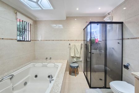 Casa à venda com 250m², 3 quartos e 5 vagas Casa à venda com 250m², 3 quartos e 5 vagasBanheiro da Suíte 1